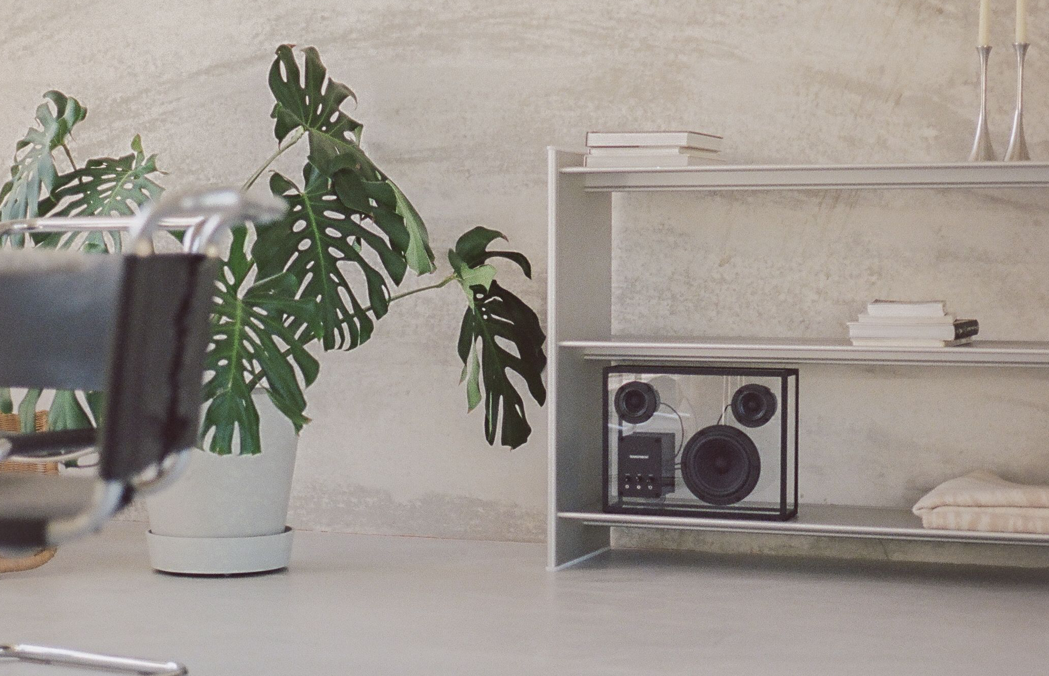 Transparent Speaker — интерьер